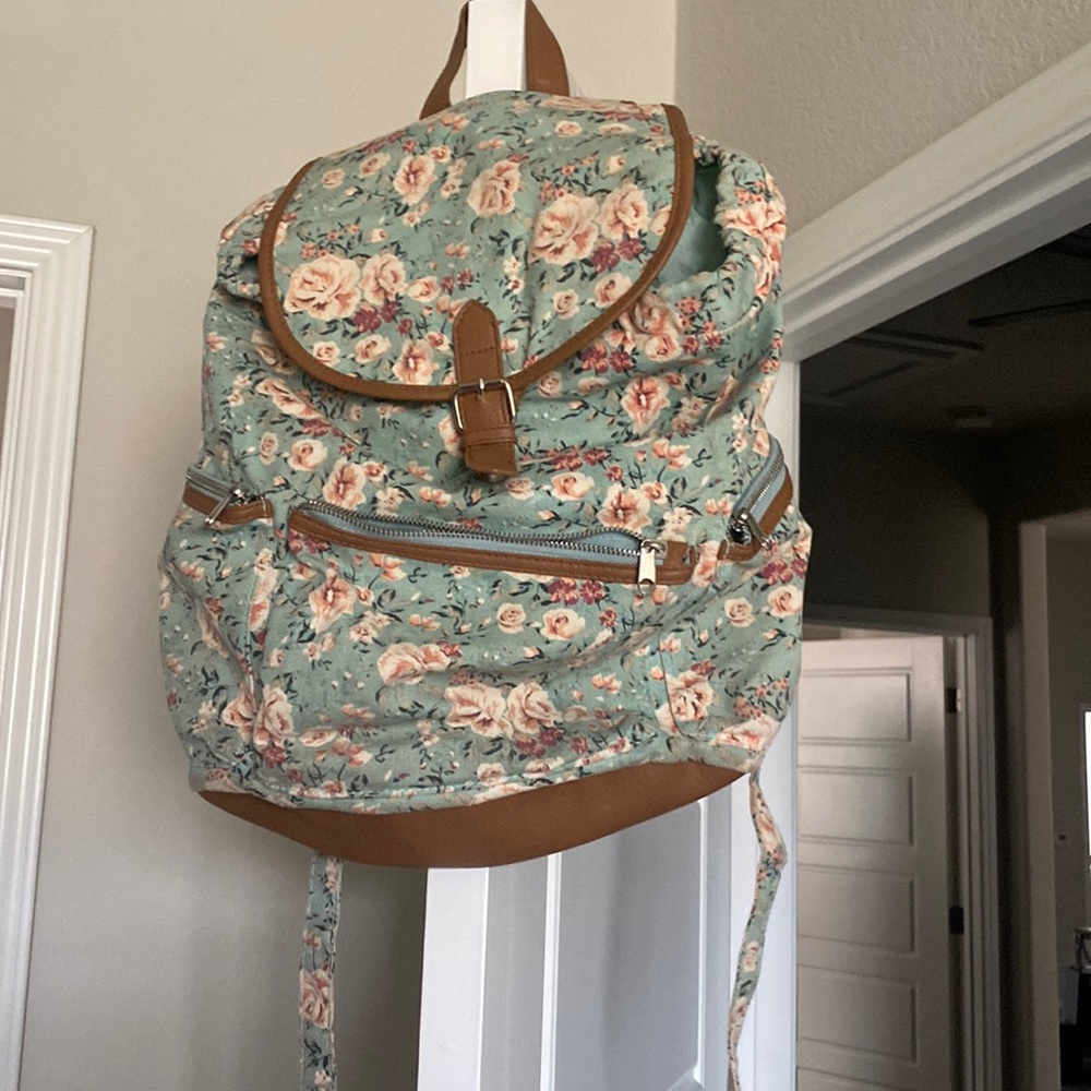 Backpack - Picture 1 of 6